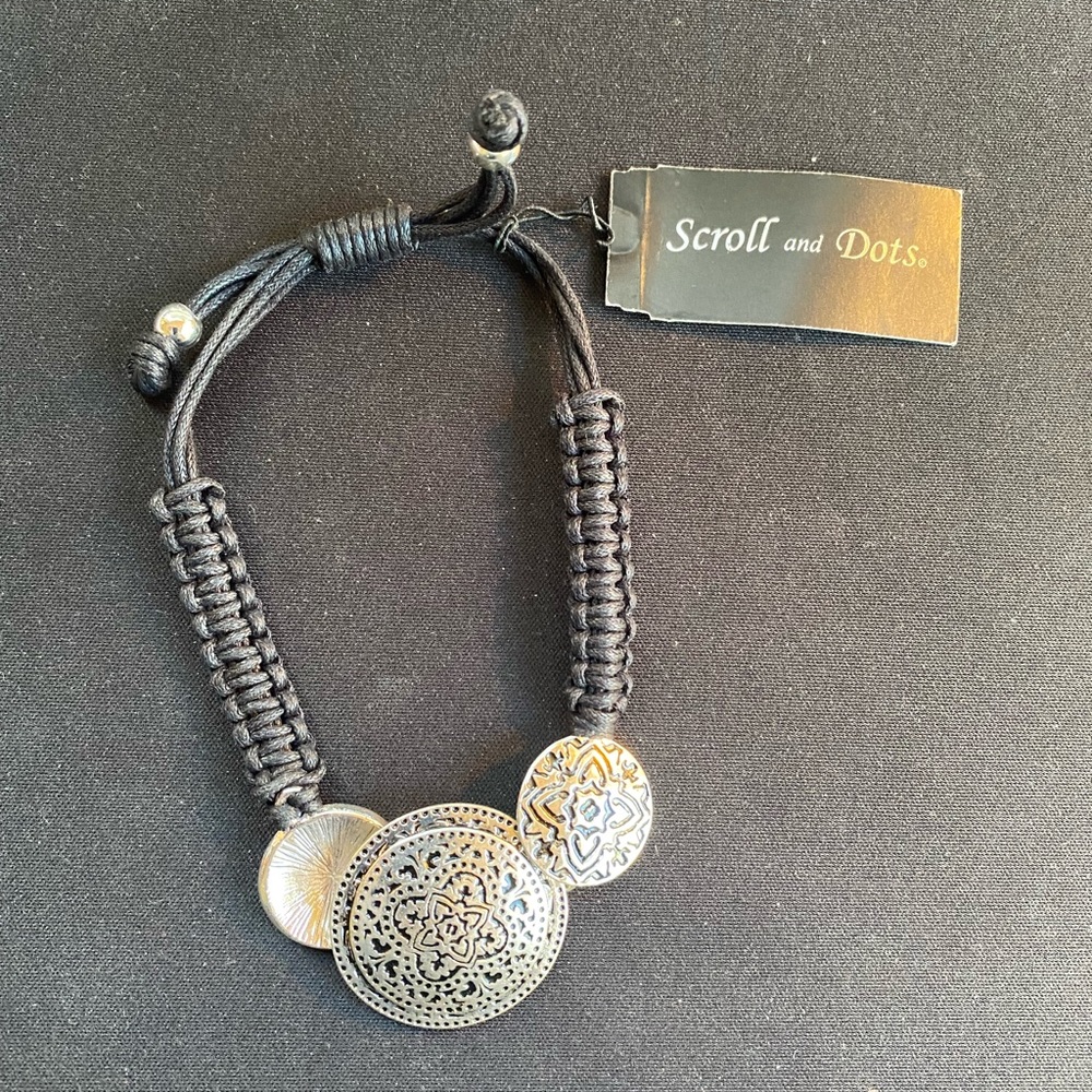 Adjustable bracelet